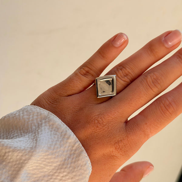 Diamond Signet Ring - Ubermemories