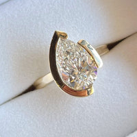 FLOAT™️ - Pear Cut - Diamond Ring