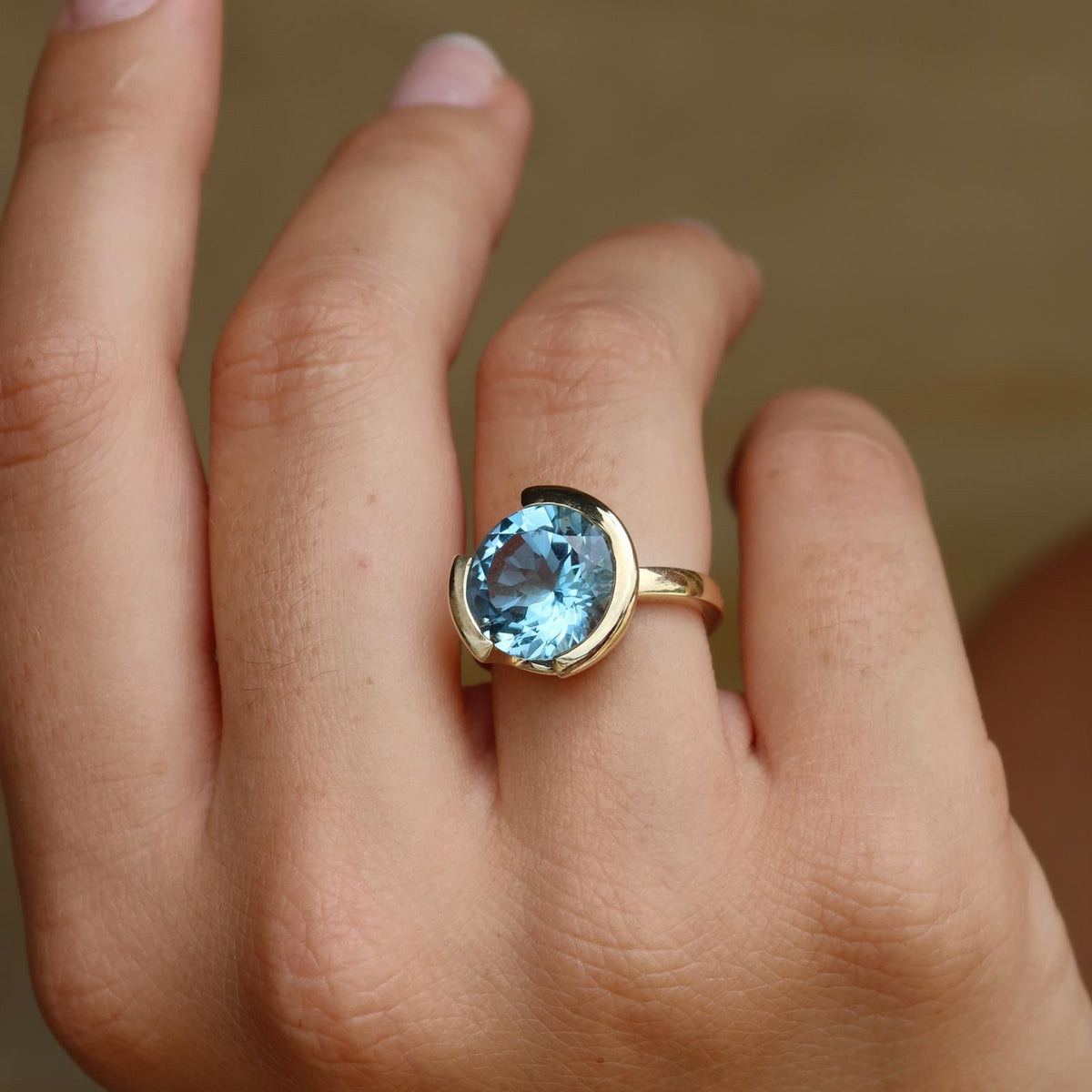 FLOAT™️ - Round Cut Blue Topaz Ring