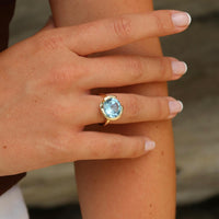 FLOAT™️ - Round Cut Blue Topaz Ring