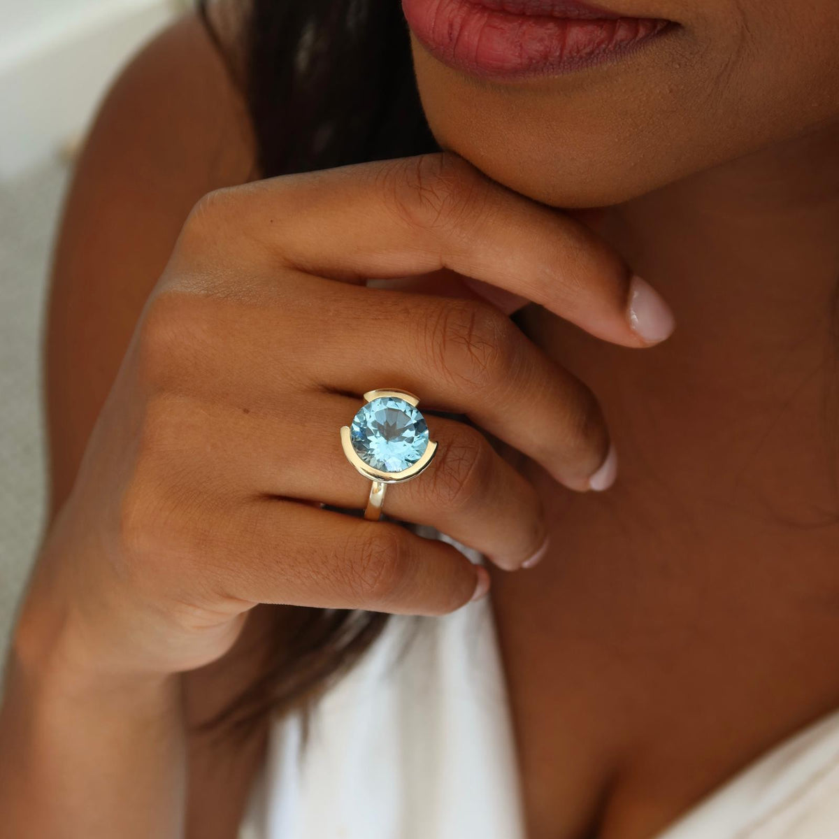 FLOAT™️ - Round Cut Blue Topaz Ring