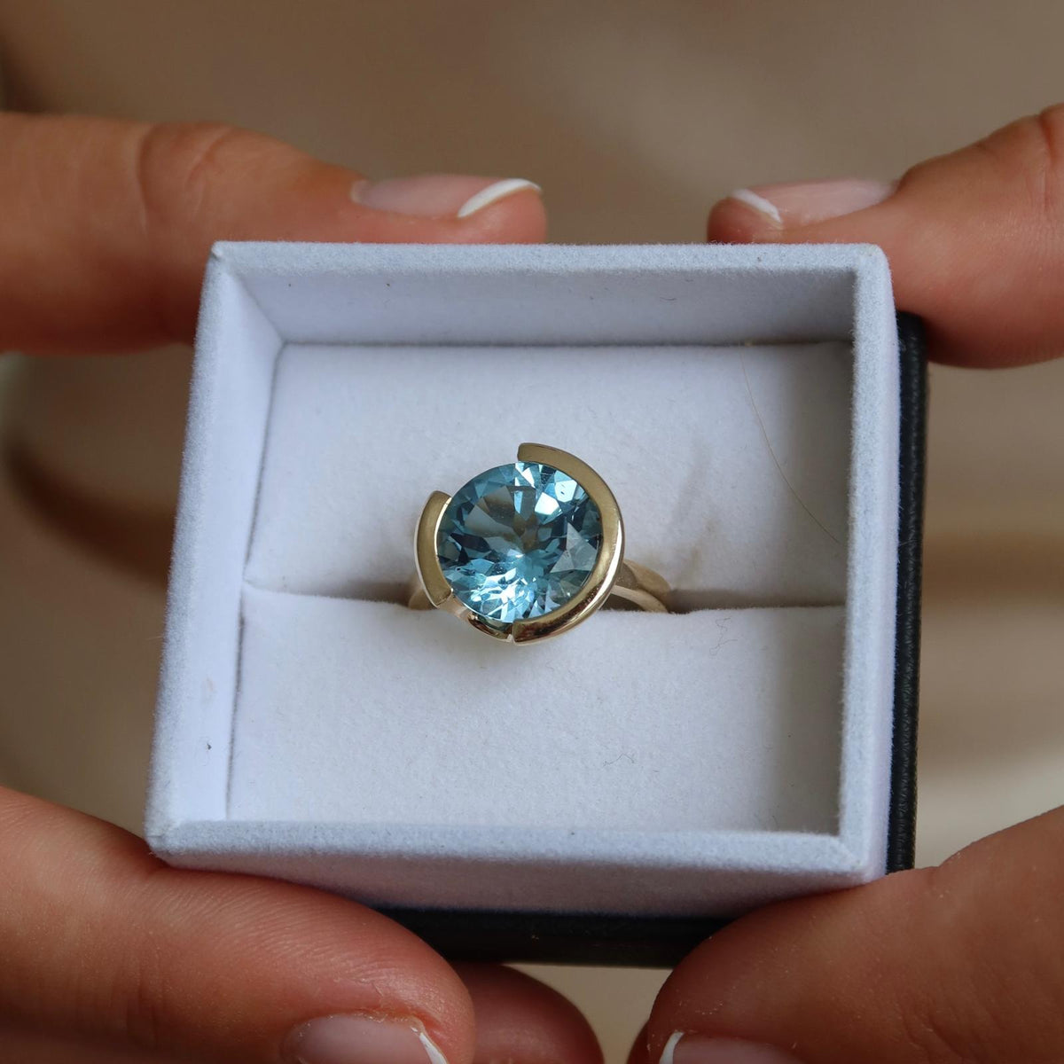 FLOAT™️ - Round Cut Blue Topaz Ring