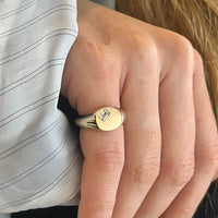 The Classic Signet Ring - Gold