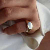 The Classic Signet Ring - Gold