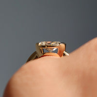 The Pinky Promise Oval Ring - Yellow Gold