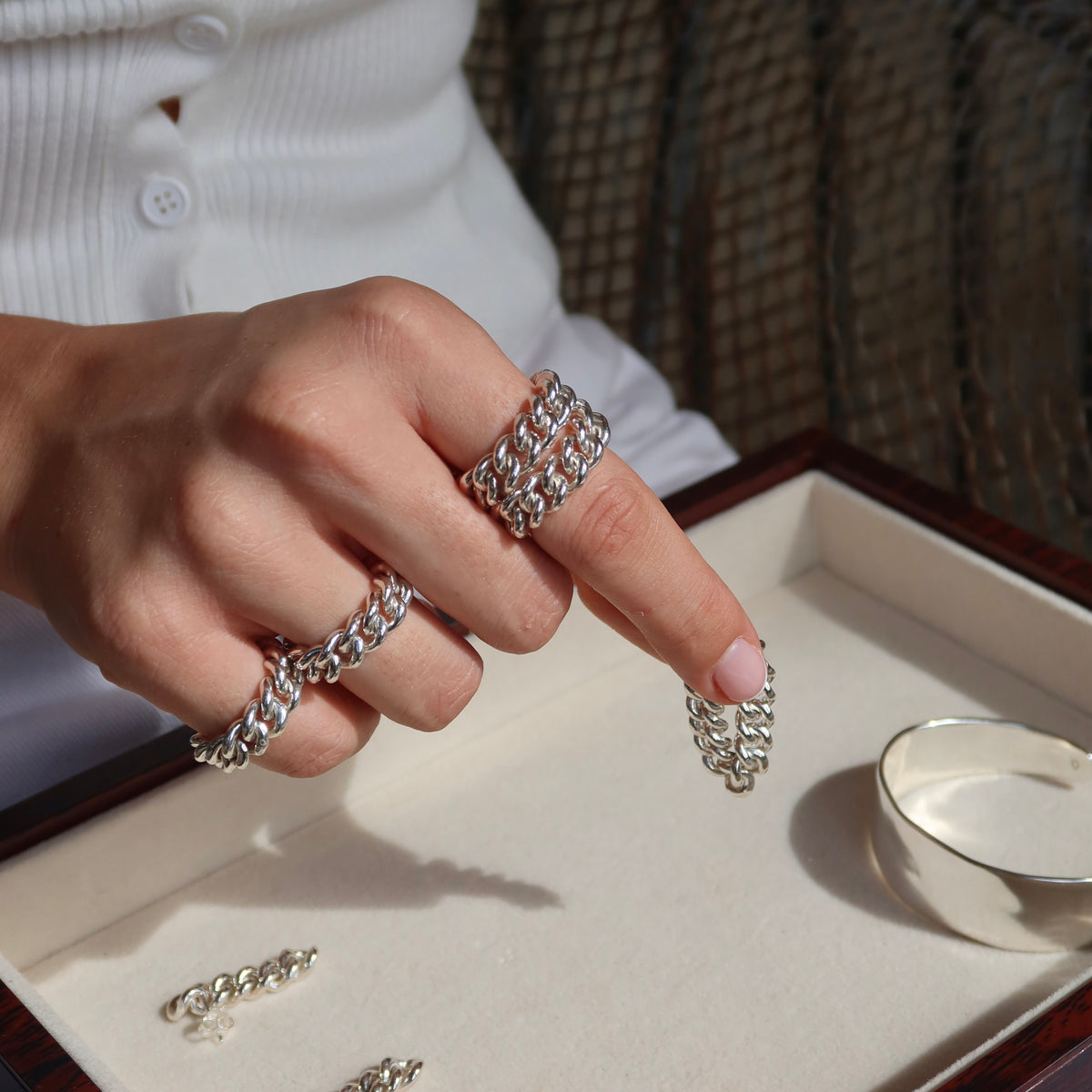 The Unchained Ring